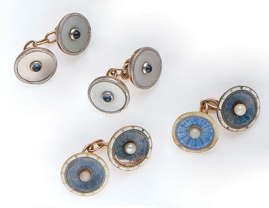 LOT DE BOUTONS DE MANCHETTES ET BOUTONS DE COL EN OR