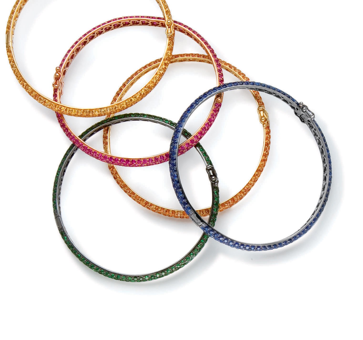 CINQ BRACELETS SAPHIRS DE COULEUR ET EMERAUDES
