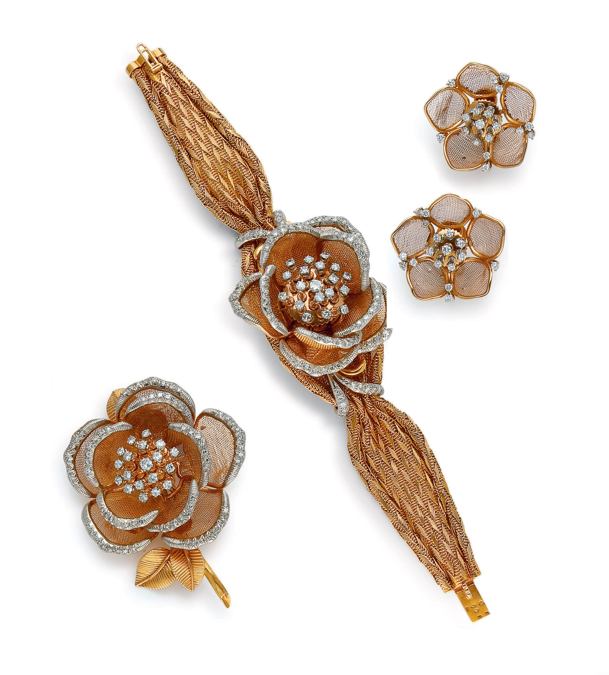 PAIRE DE CLIPS D'OREILLES DIAMANTS, PAR PIAGET ET BROCHE ET BRACELET DIAMANTS