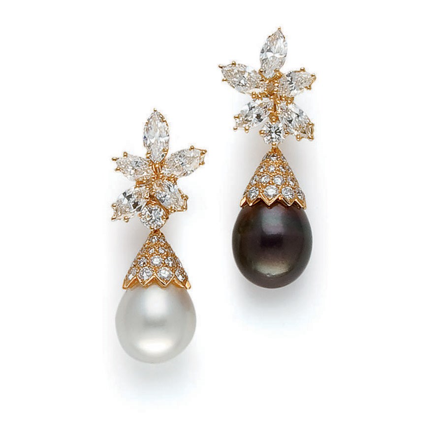 PAIRE DE PENDANTS D'OREILLES PERLES DE CULTURE ET DIAMANTS, PAR HARRY WINSTON