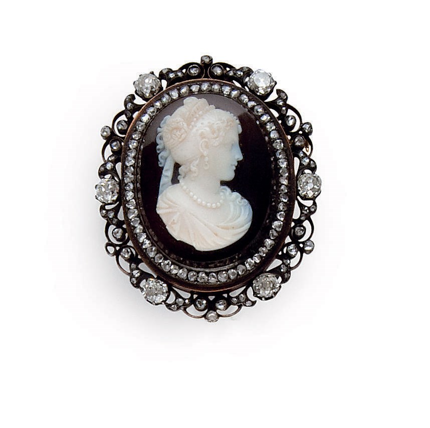 BROCHE CAMEE SARDOINE ET DIAMANTS