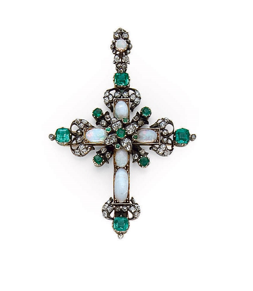 PENDENTIF CROIX OPALES, EMERAUDES ET DIAMANTS