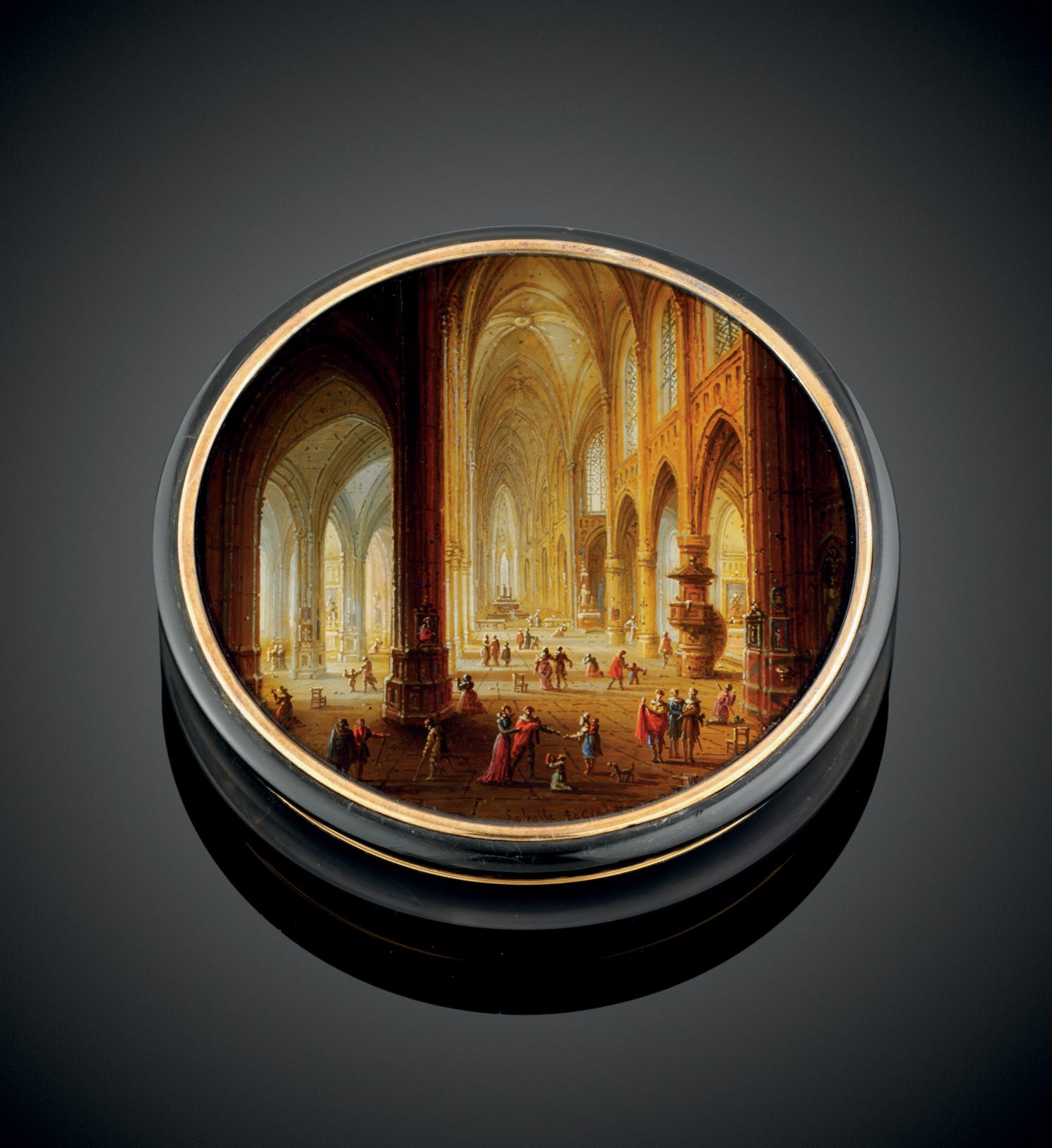 A FRENCH GOLD-LINED TORTOISESHELL BOÎTE-À-MINIATURE