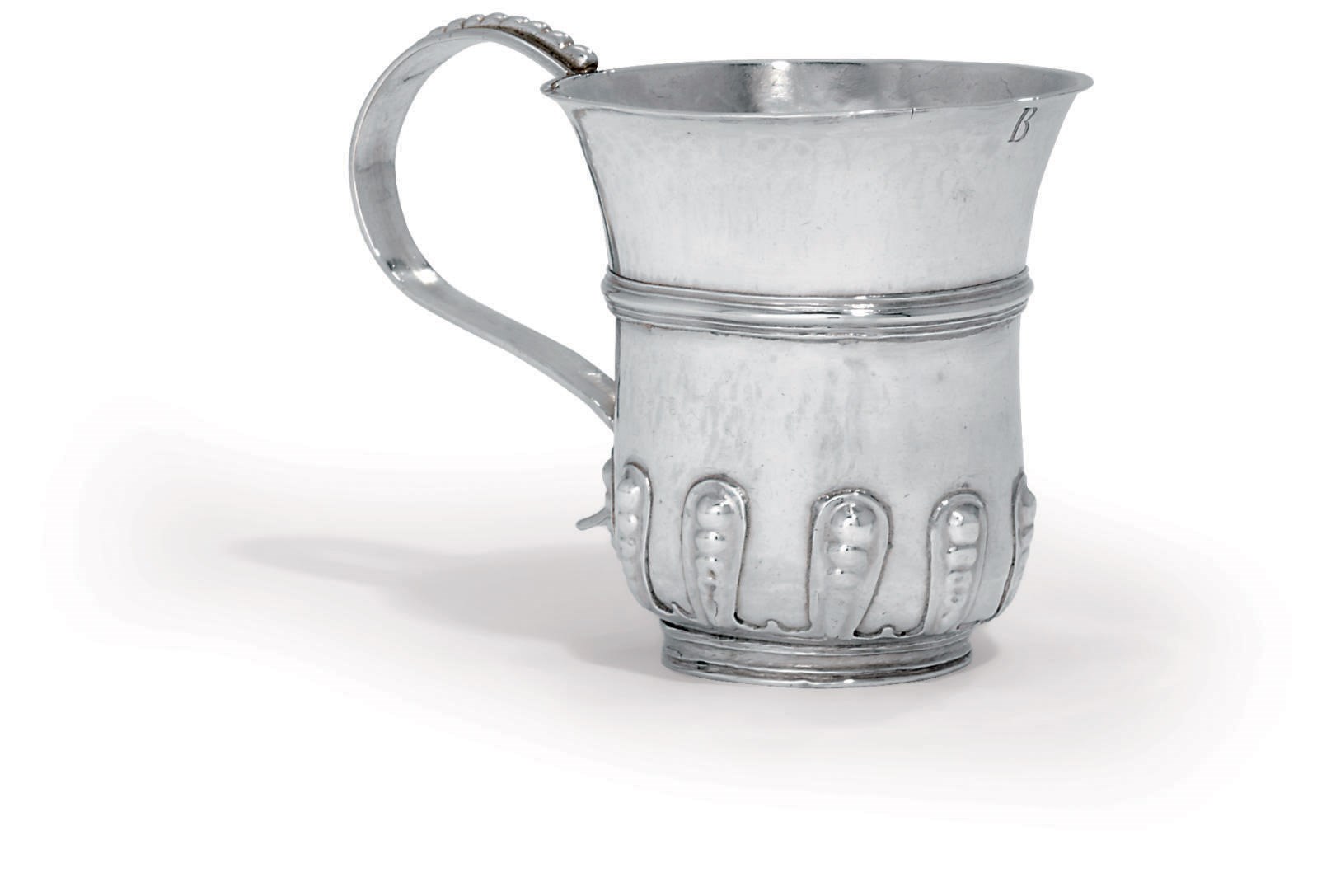 A WILLIAM III SCOTTISH SILVER MUG