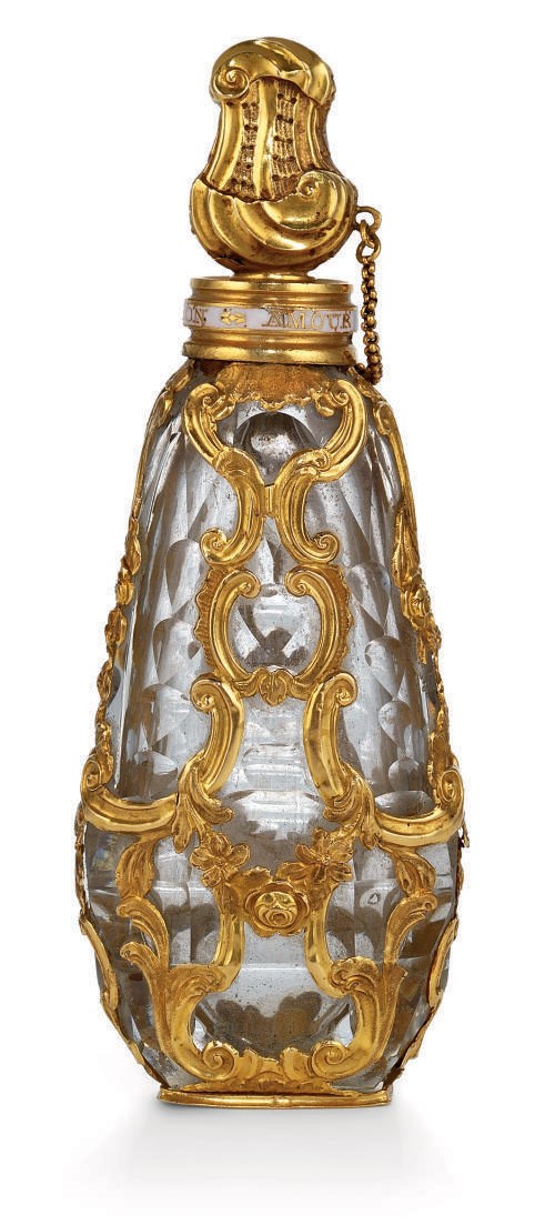 A GEORGE III GOLD-MOUNTED GLASS SCENT-BOTTLE