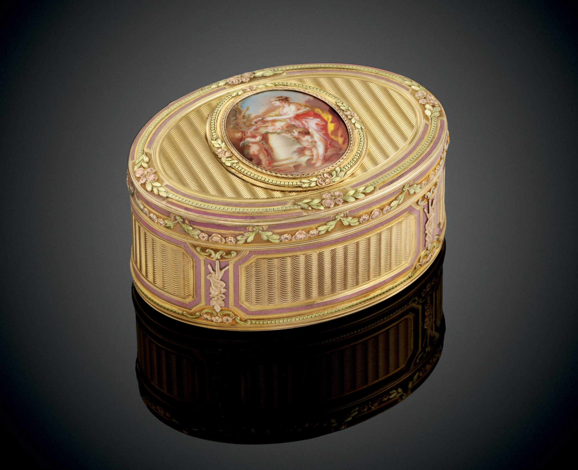A CONTINENTAL ENAMELLED THREE-COLOUR GOLD SNUFF-BOX