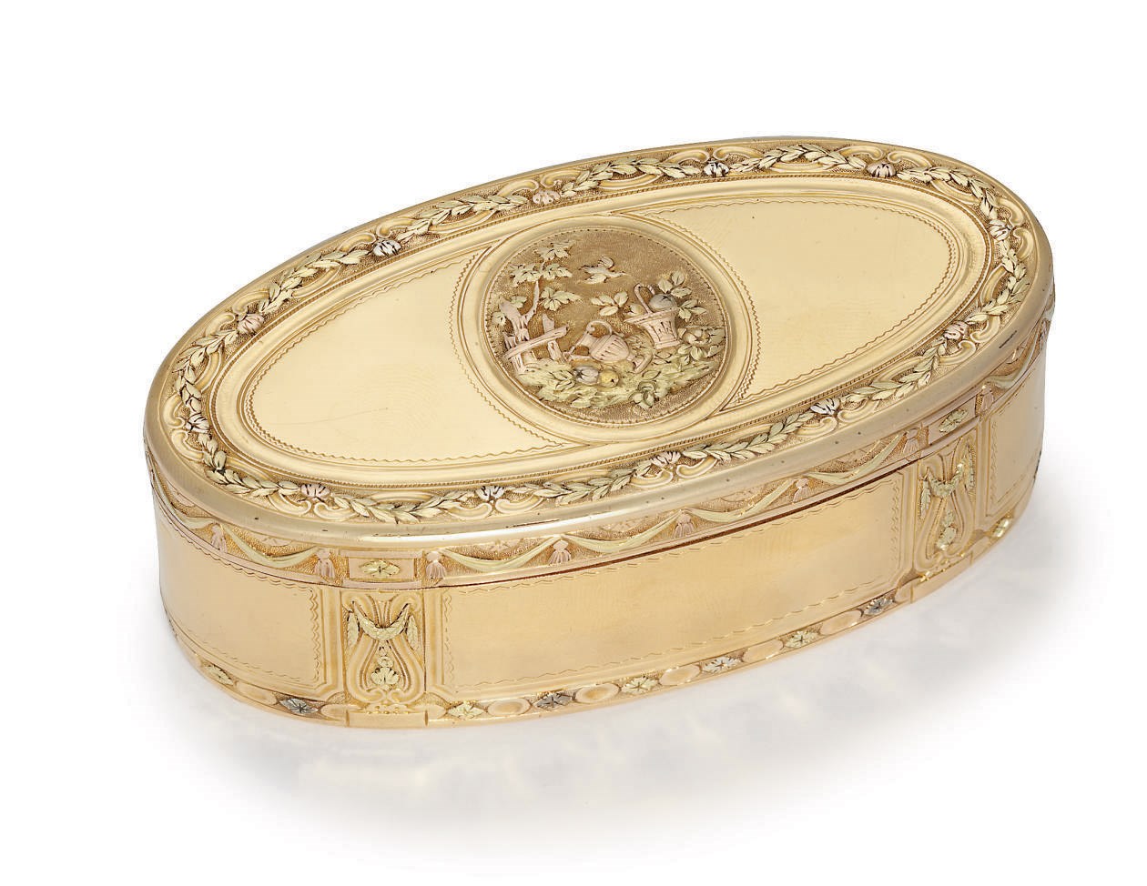 A LOUIS XVI THREE-COLOUR GOLD SNUFF-BOX