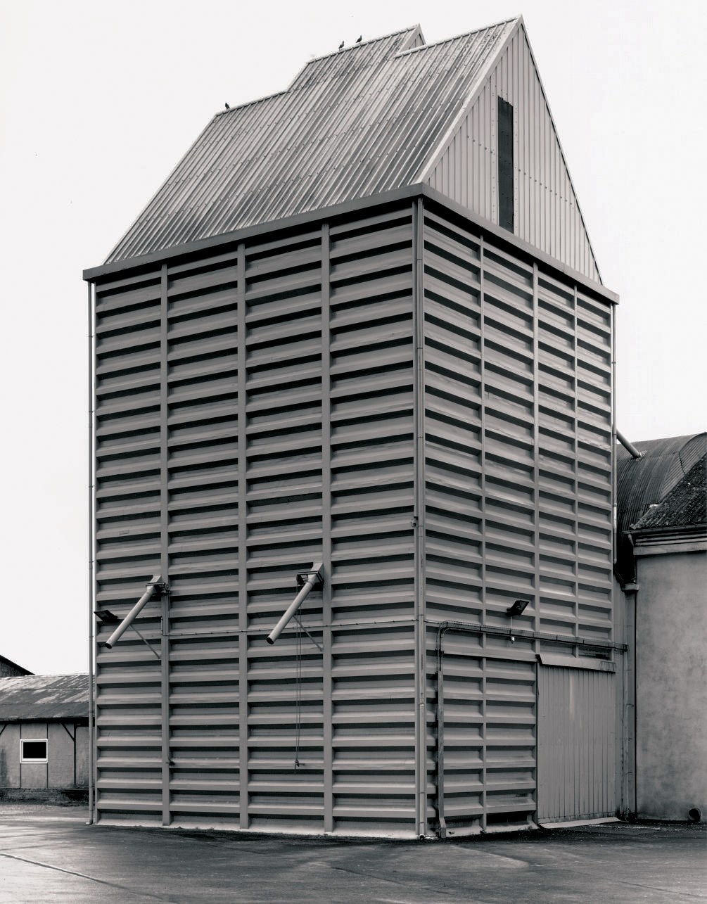 BERND & HILLA BECHER (1931-2007 & B. 1934)