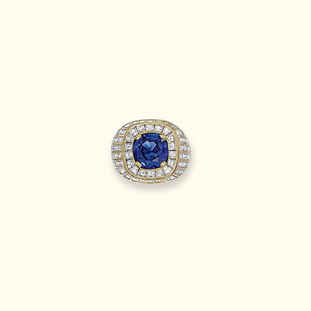 A SAPPHIRE AND DIAMOND RING