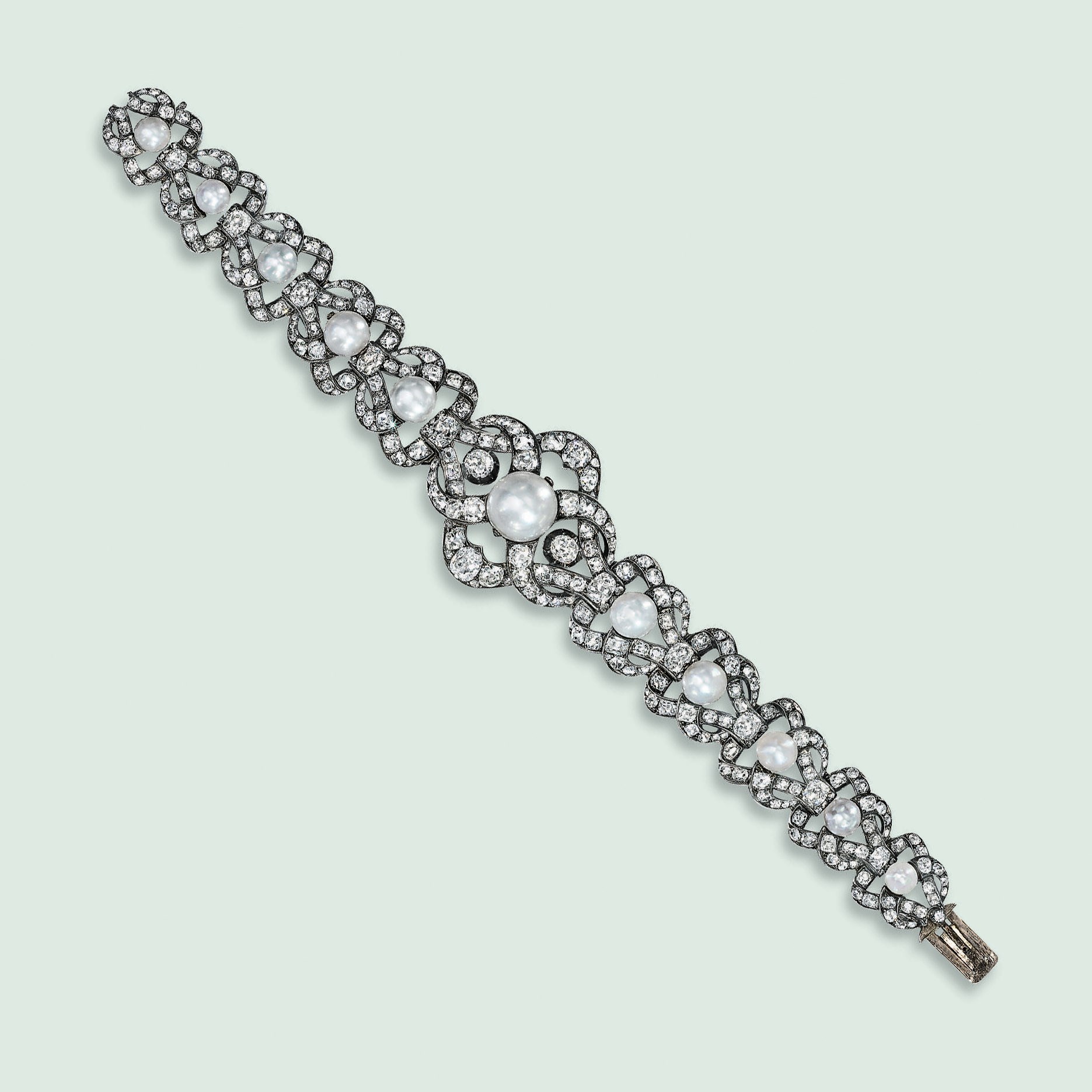 AN ANTIQUE DIAMOND AND PEARL BRACELET