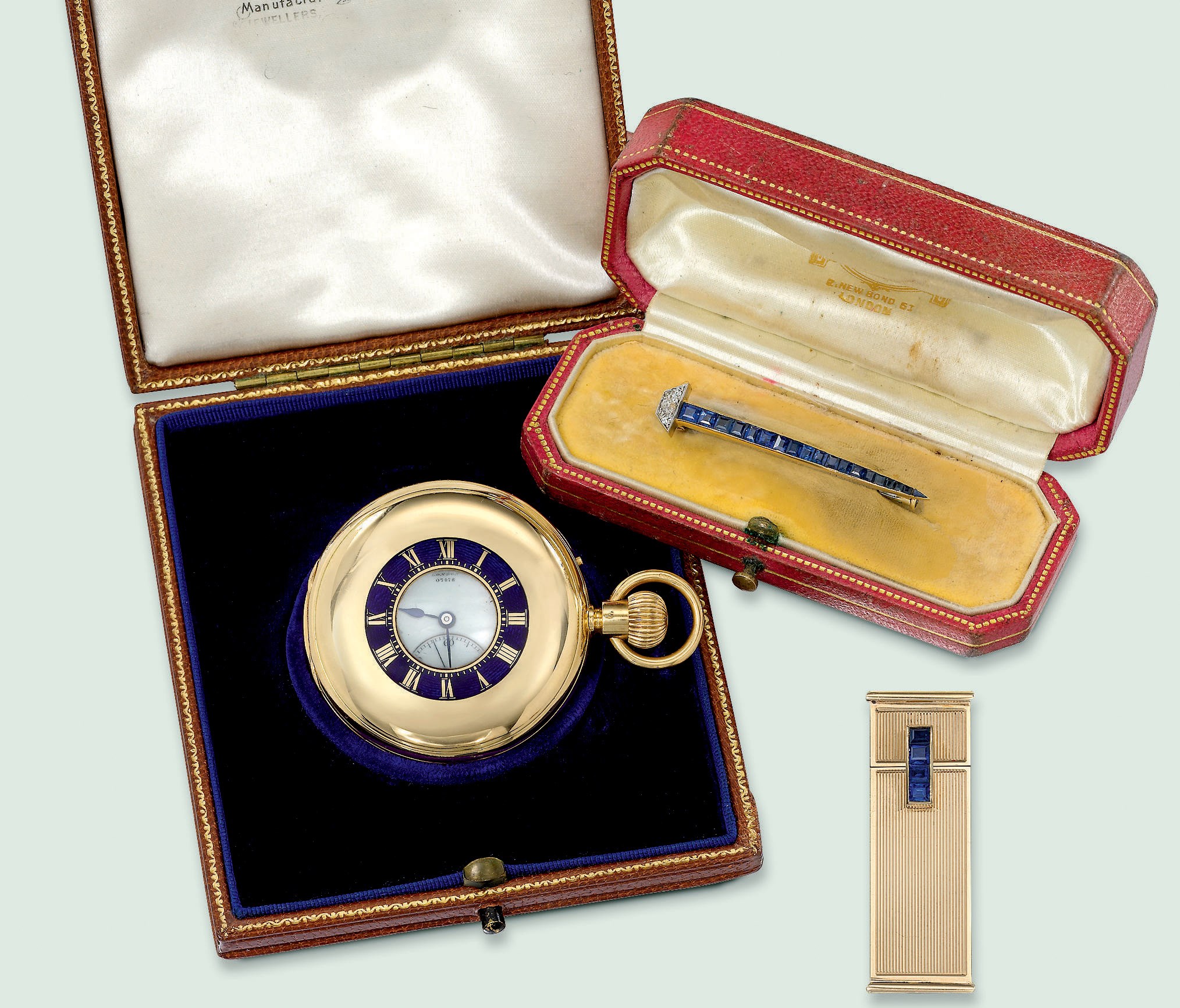 A SMALL GROUP OF JEWELLERY AND OBJECTS
