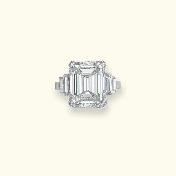 A DIAMOND SINGLE-STONE RING