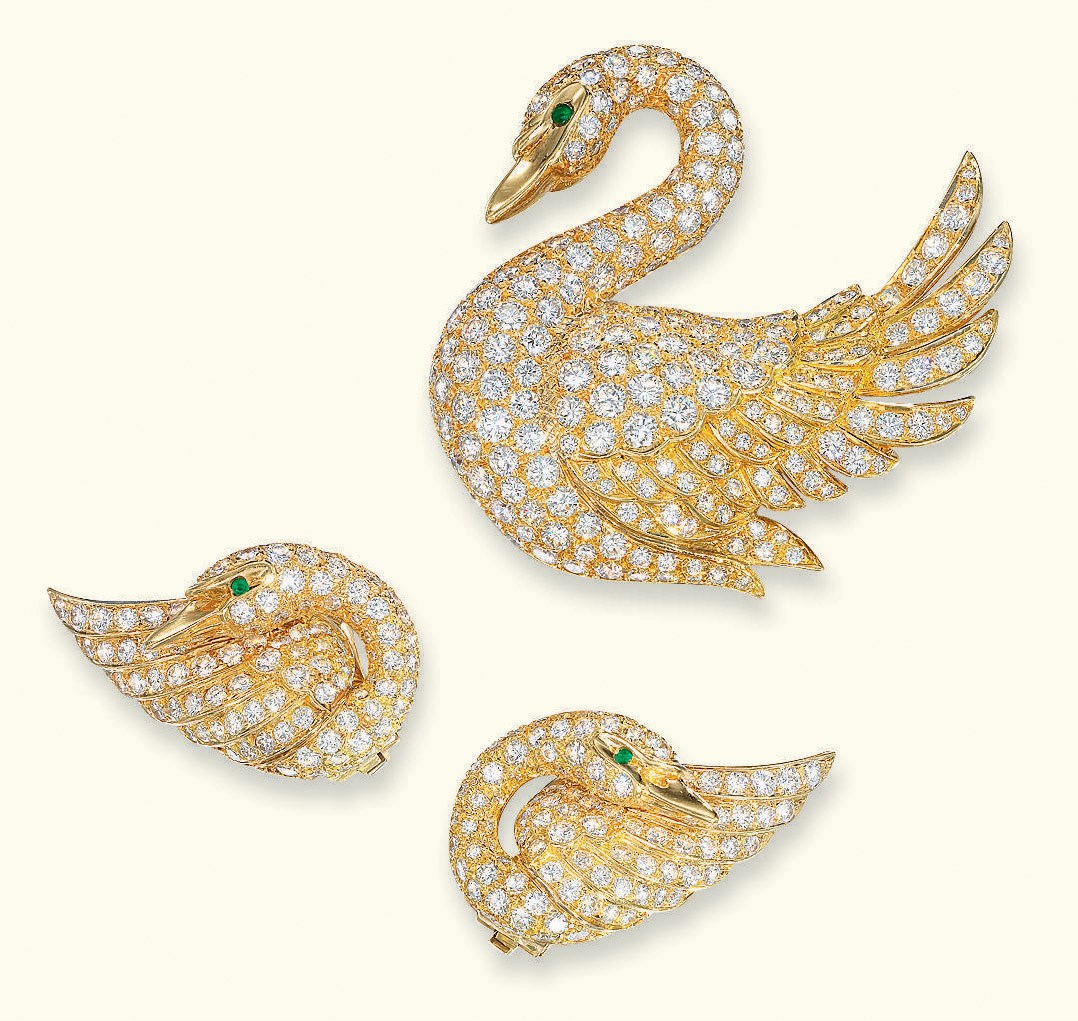 A DIAMOND BROOCH AND EAR CLIPS, BY VAN CLEEF & ARPELS