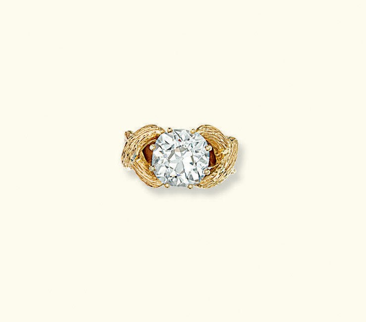 A DIAMOND SINGLE-STONE RING
