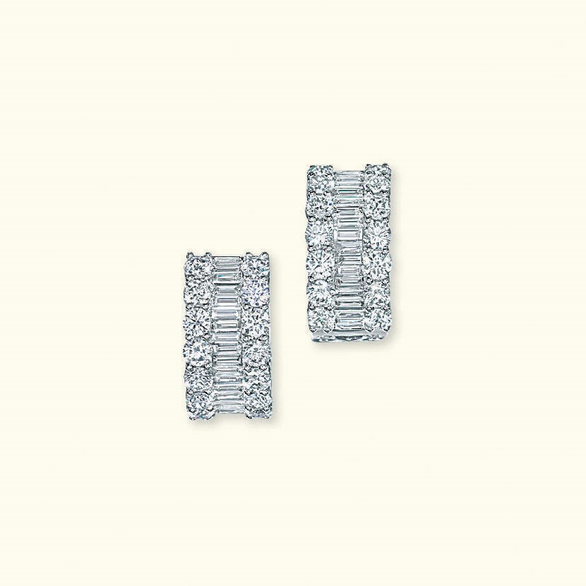 A PAIR OF DIAMOND EARRINGS