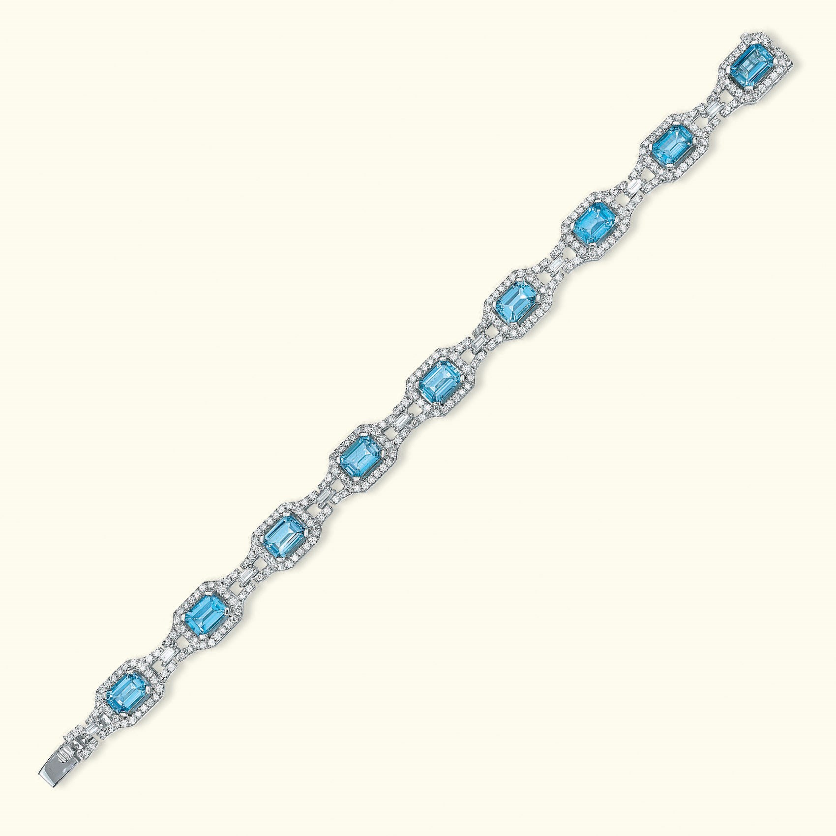AN AQUAMARINE AND DIAMOND BRACELET