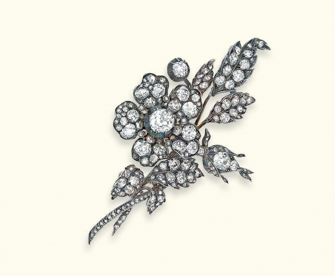 AN ANTIQUE DIAMOND BROOCH