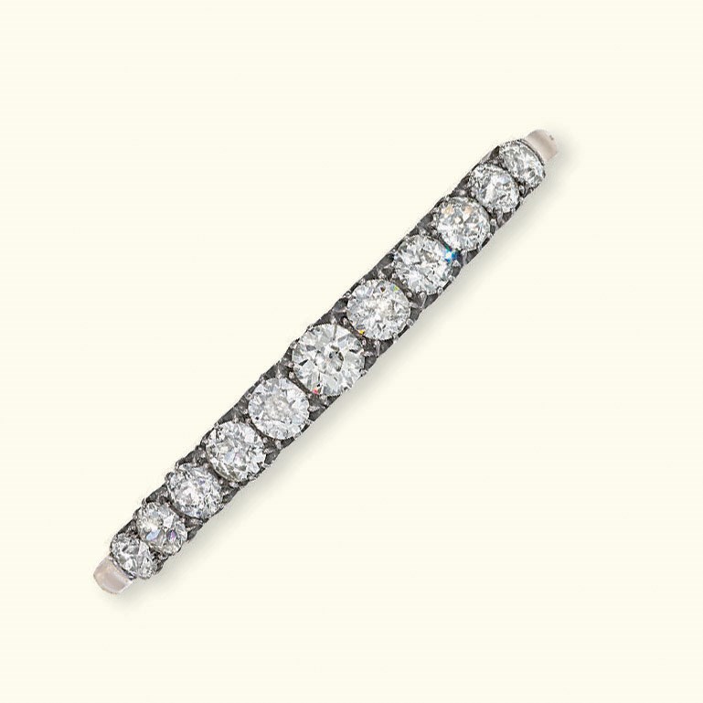 AN ANTIQUE DIAMOND BANGLE