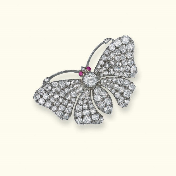 AN ANTIQUE DIAMOND BROOCH