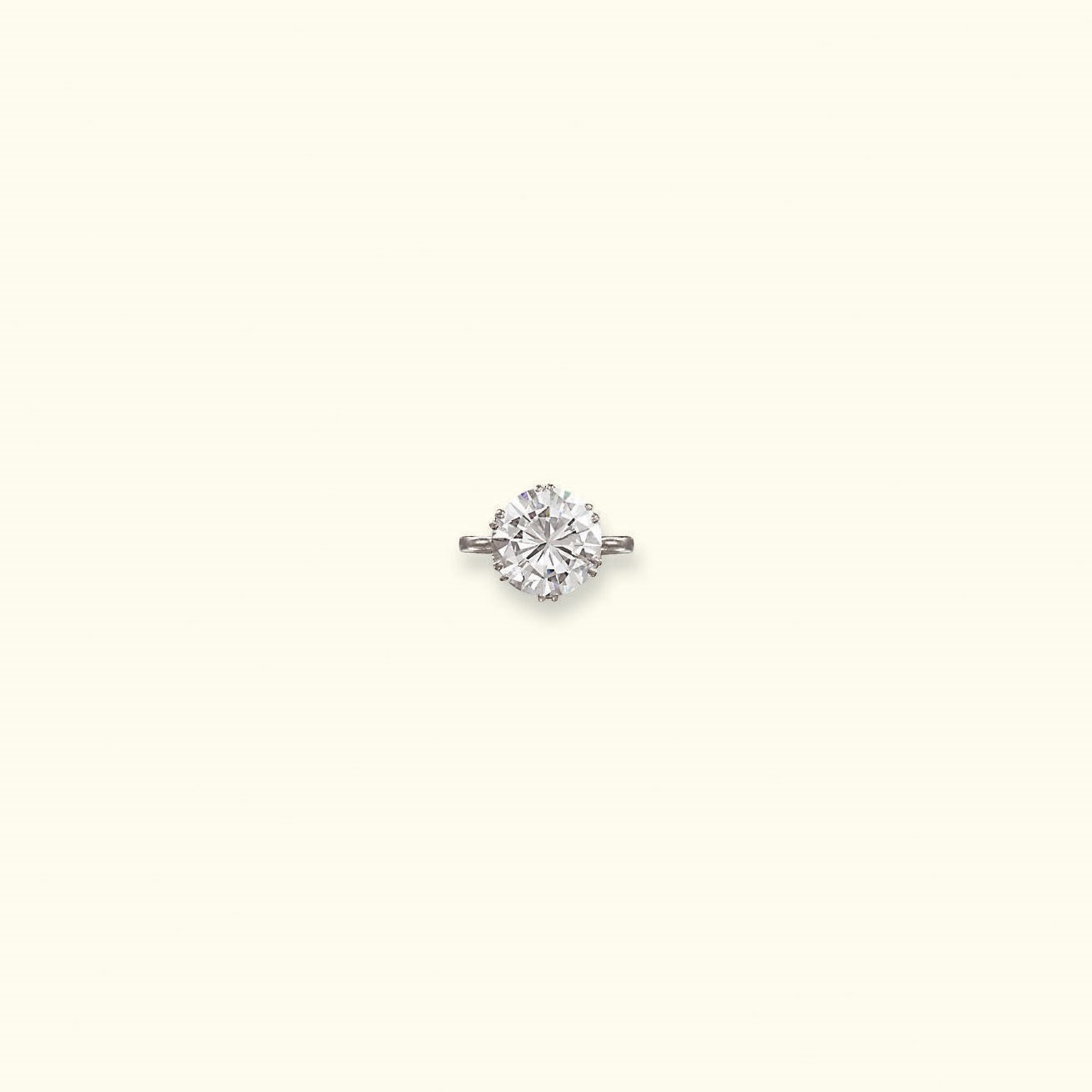 A DIAMOND SINGLE-STONE RING