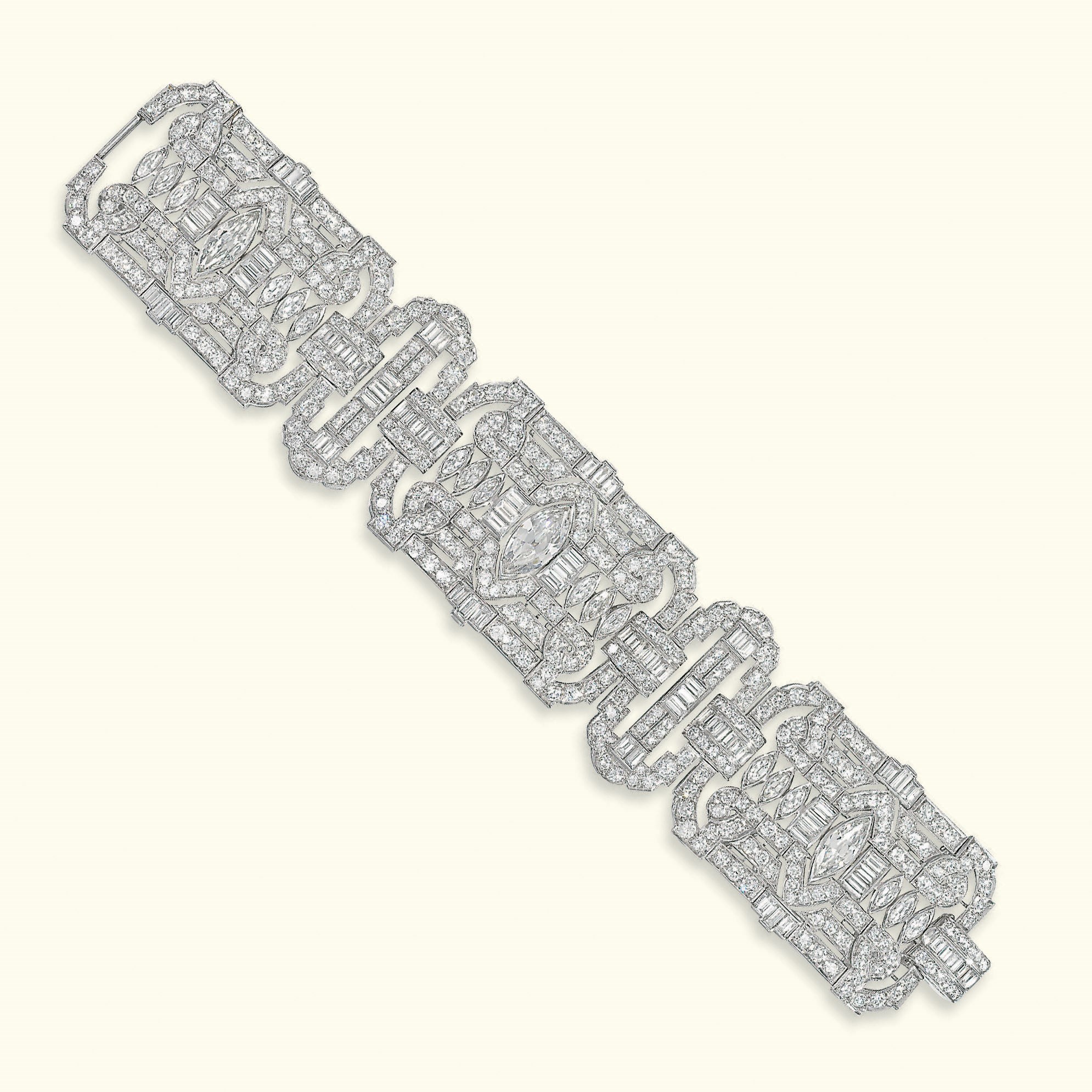 AN ART DECO DIAMOND BRACELET