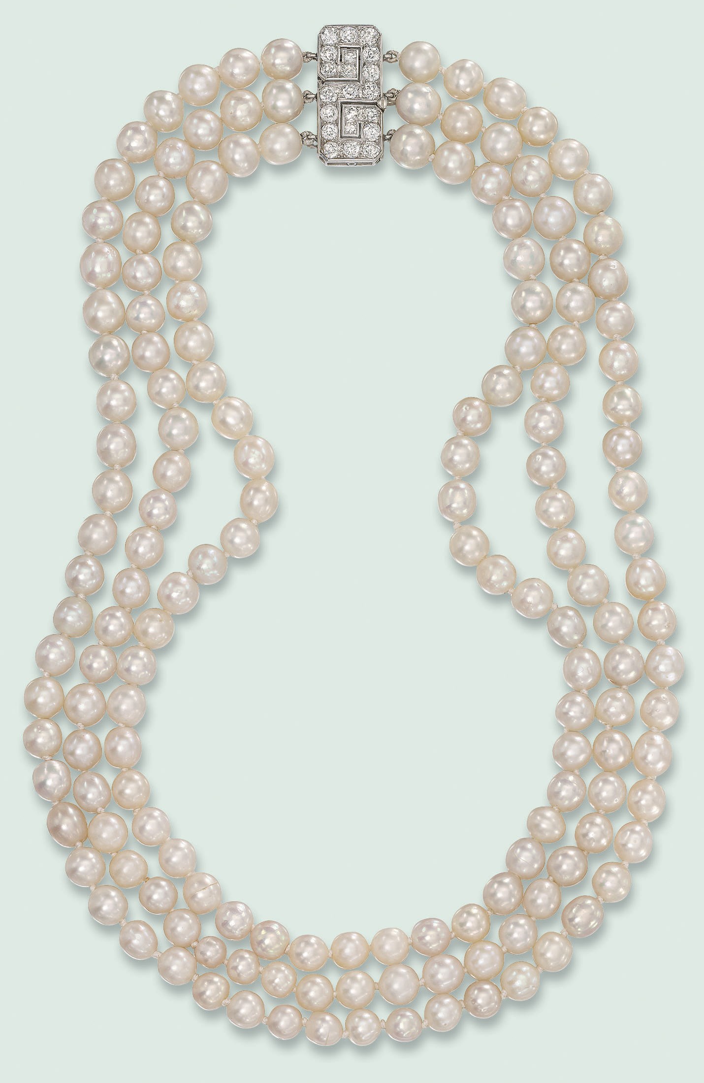 A NATURAL PEARL NECKLACE