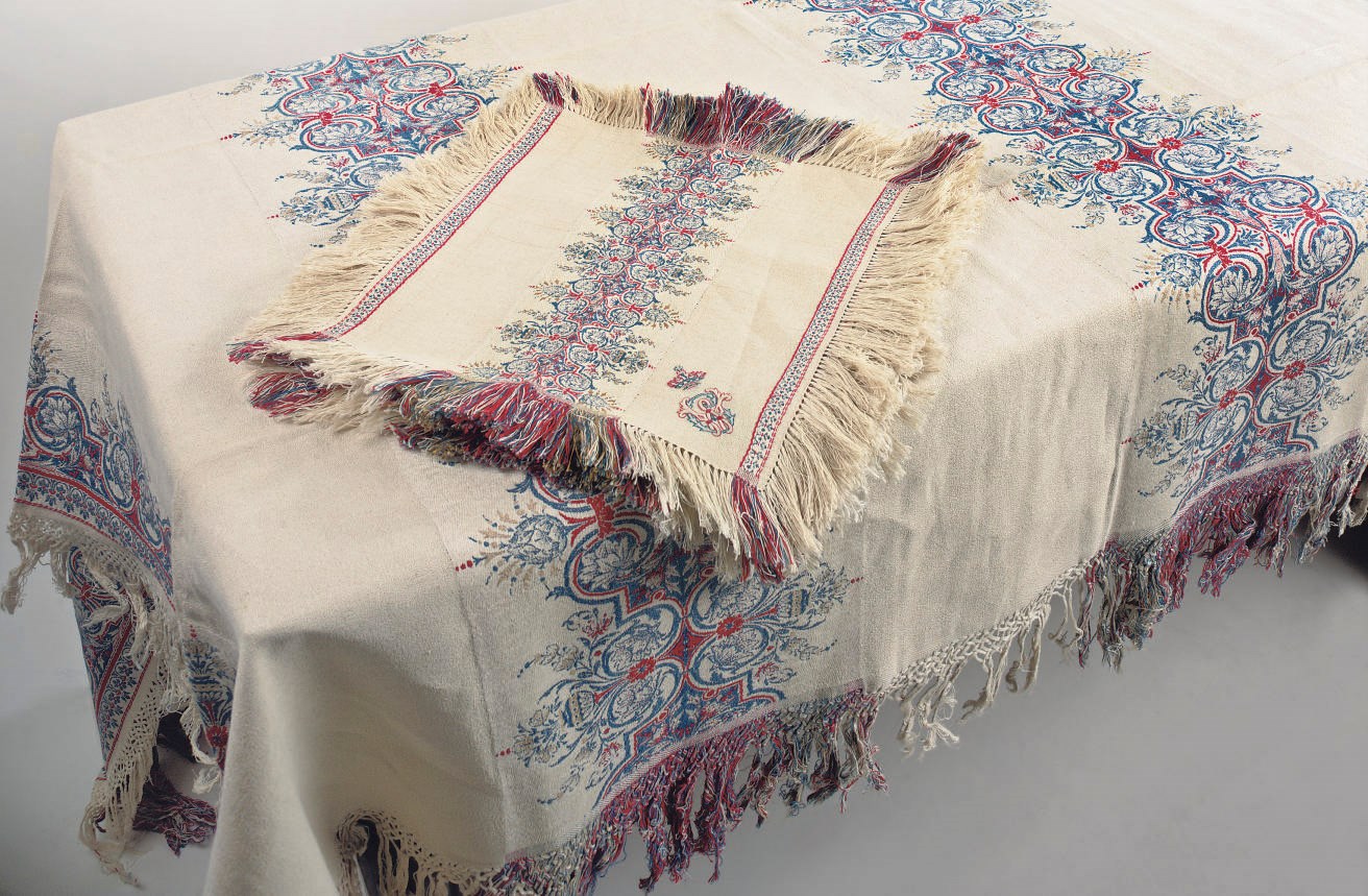 A TABLECLOTH AND EIGHT NAPKINS WITH MONOGRAM OF KING WILHELM II AND QUEEN CHARLOTTE OF WUERTTEMBERG