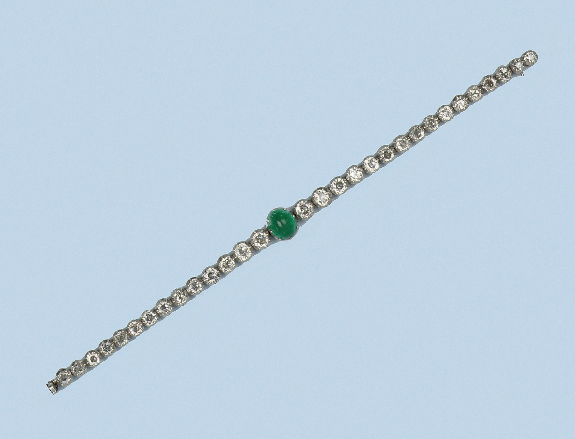 AN EMERALD AND DIAMOND BRACELET