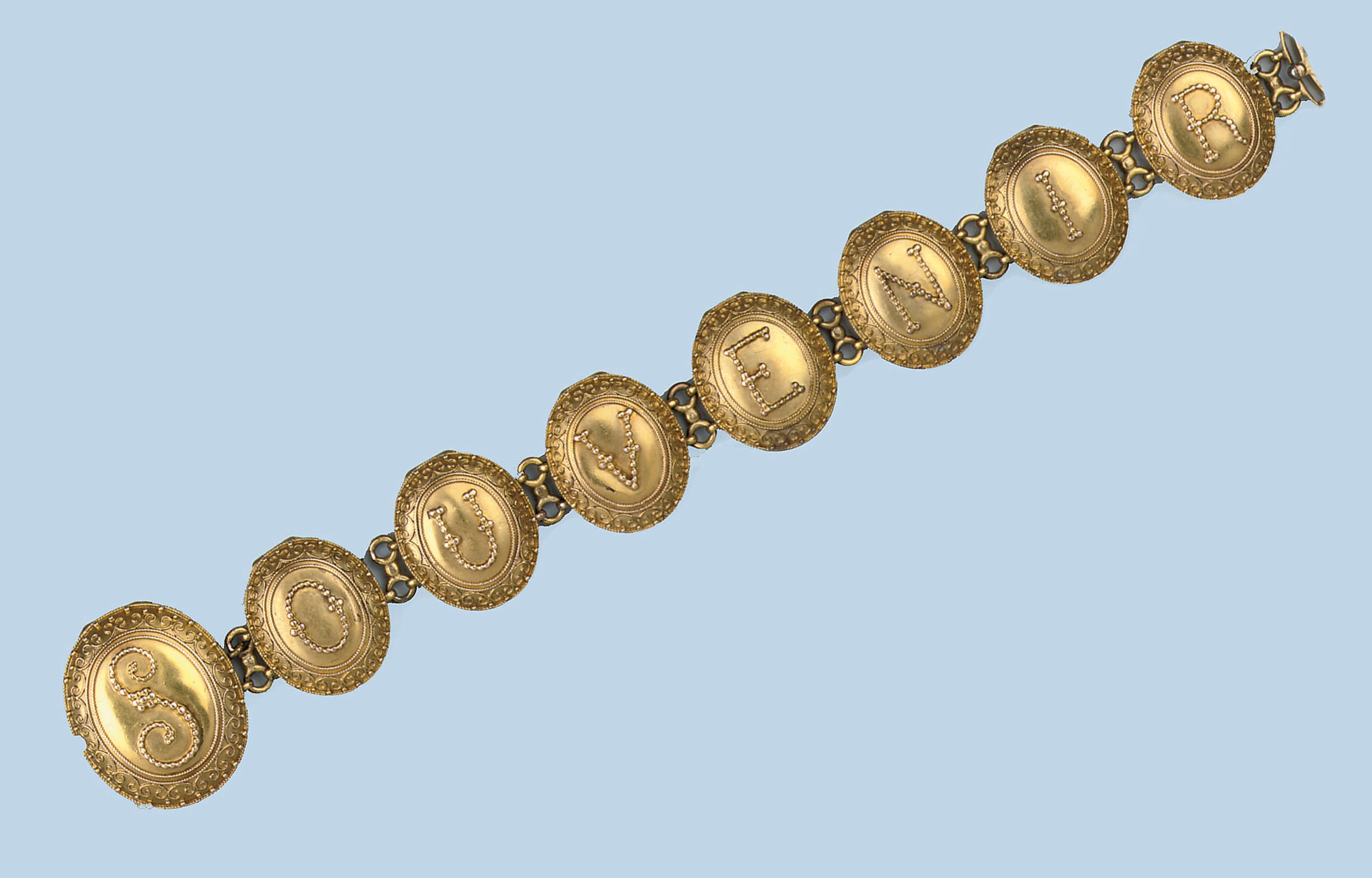 AN ANTIQUE SOUVENIR BRACELET