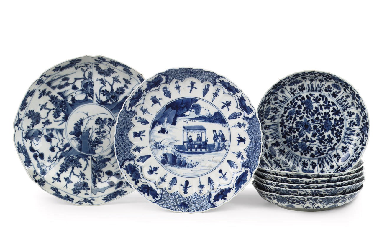 A set of six and two Chinese blue and white dishes