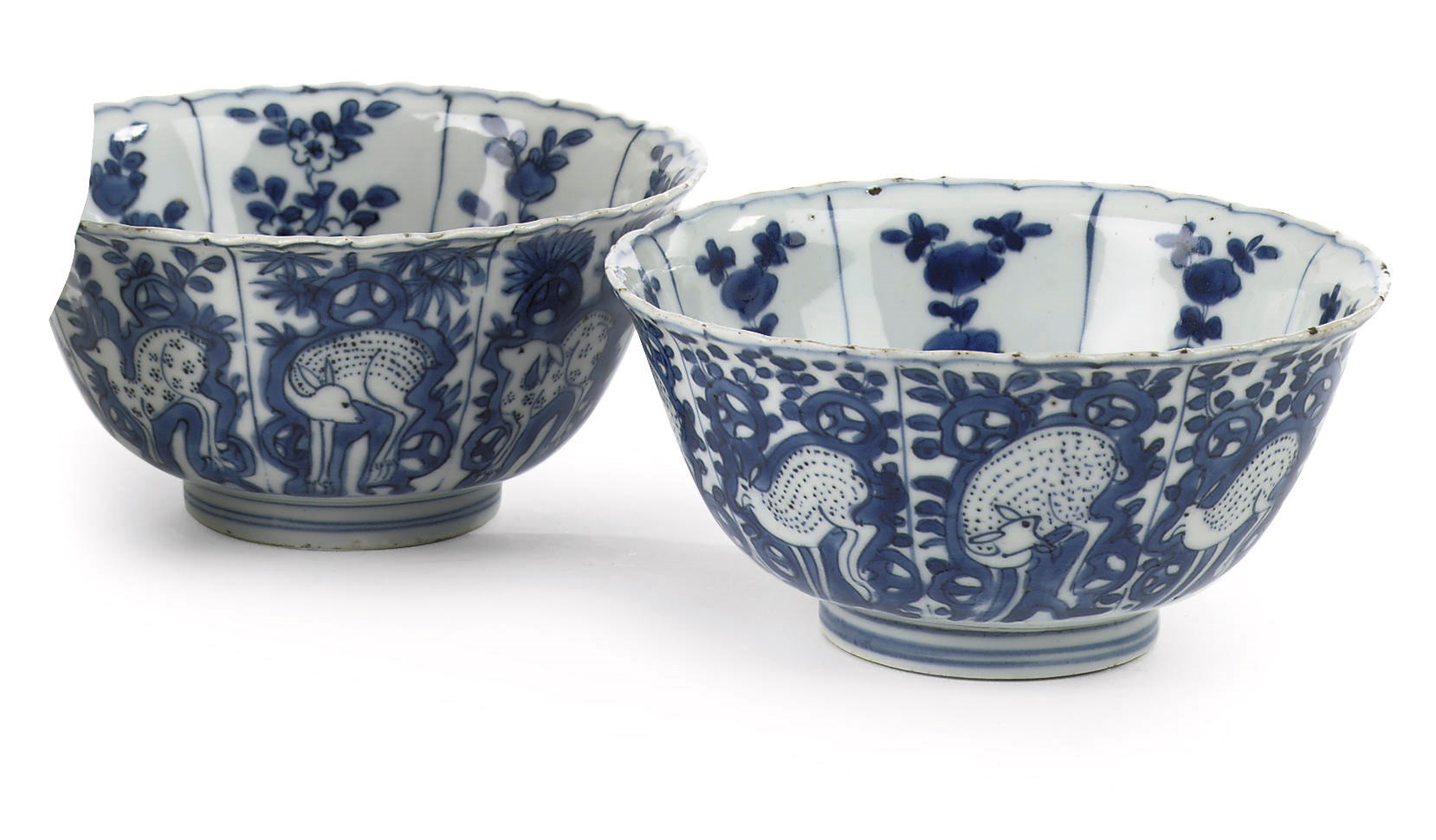 A pair of Chinese blue and white 'kraak porselein' bowls