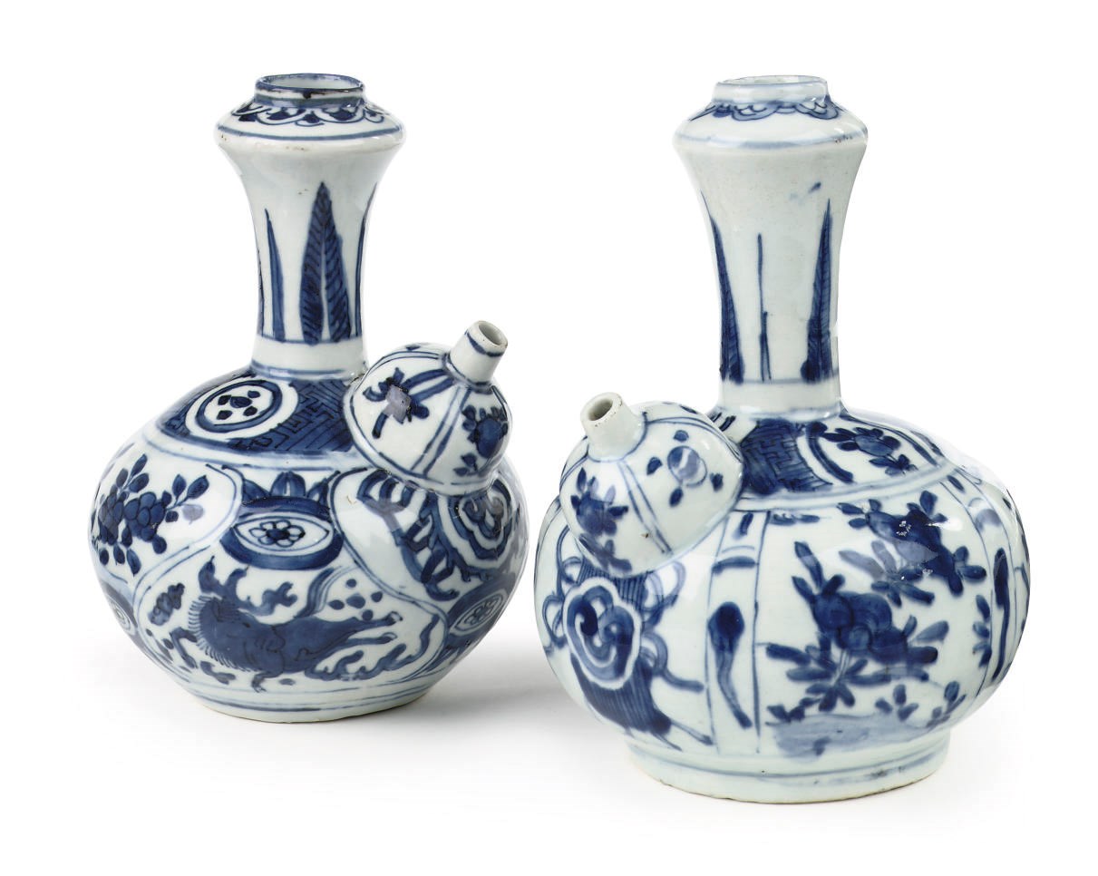 Two Chinese blue and white 'kraak porselein' kendi's