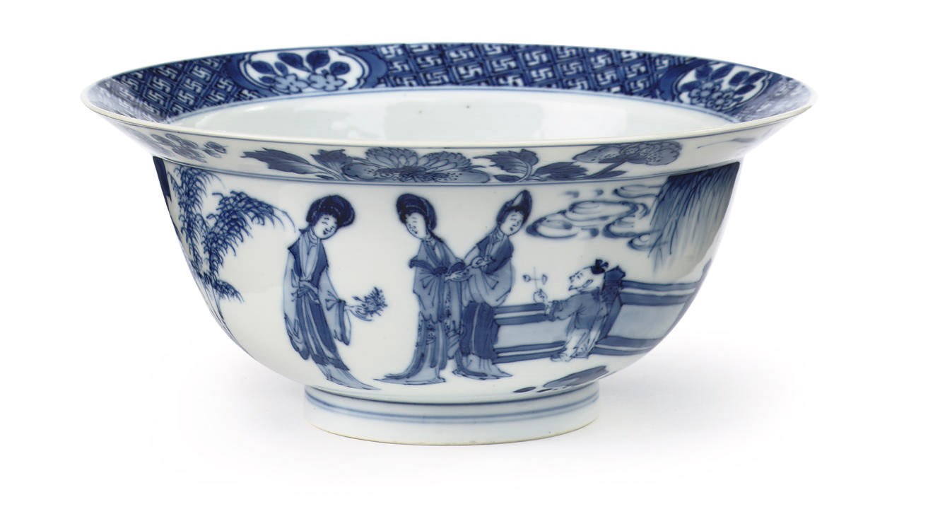 A Chinese blue and white 'klapmuts' bowl