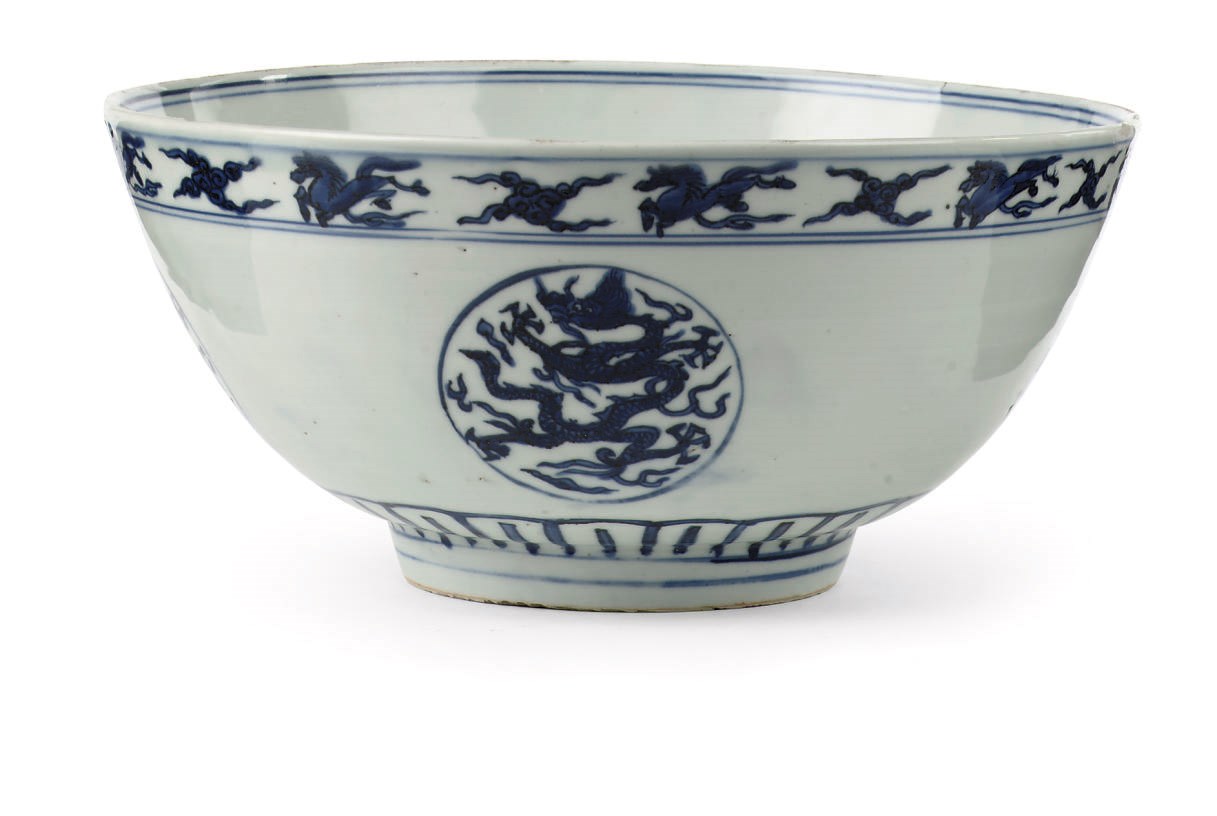 A Chinese blue and white 'dragon' bowl