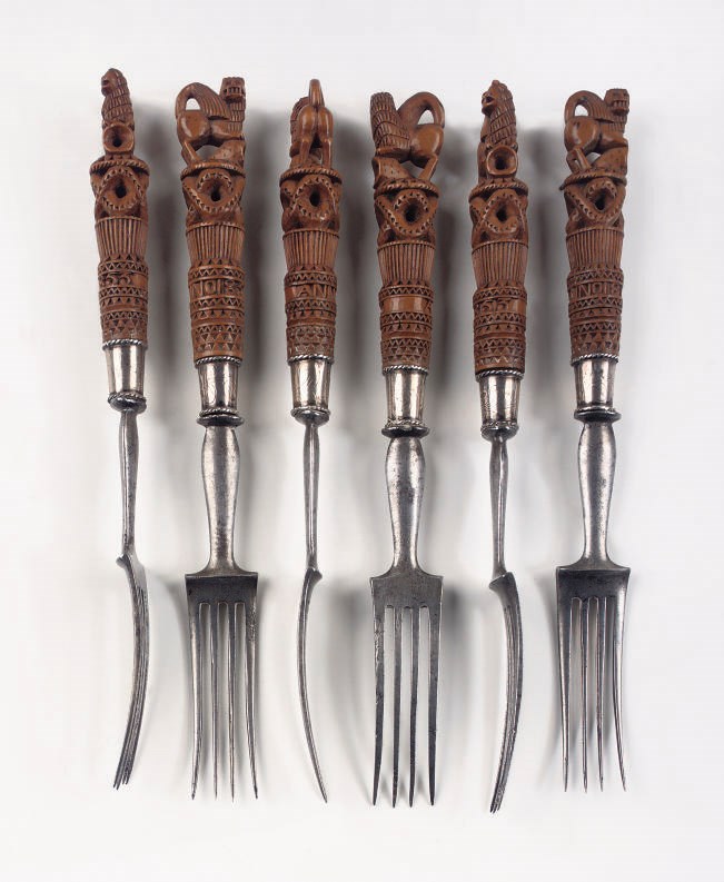 A SET OF SIX DUTCH PROVINCIAL SILVER-MOUNTED BOXWOOD FORKS