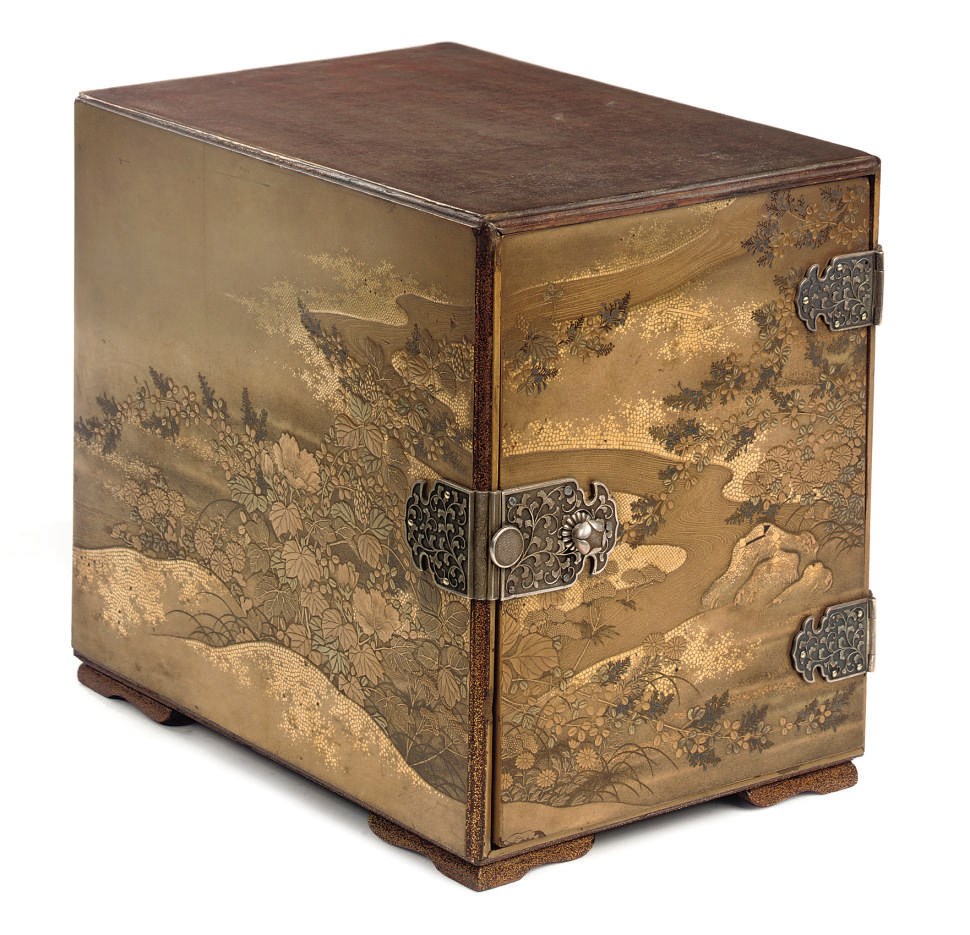 A Japanese lacquer small chest, kodansu