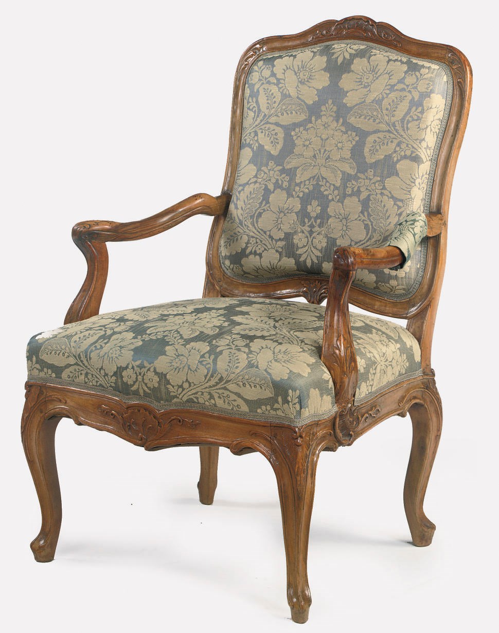 A GERMAN WALNUT FAUTEUIL