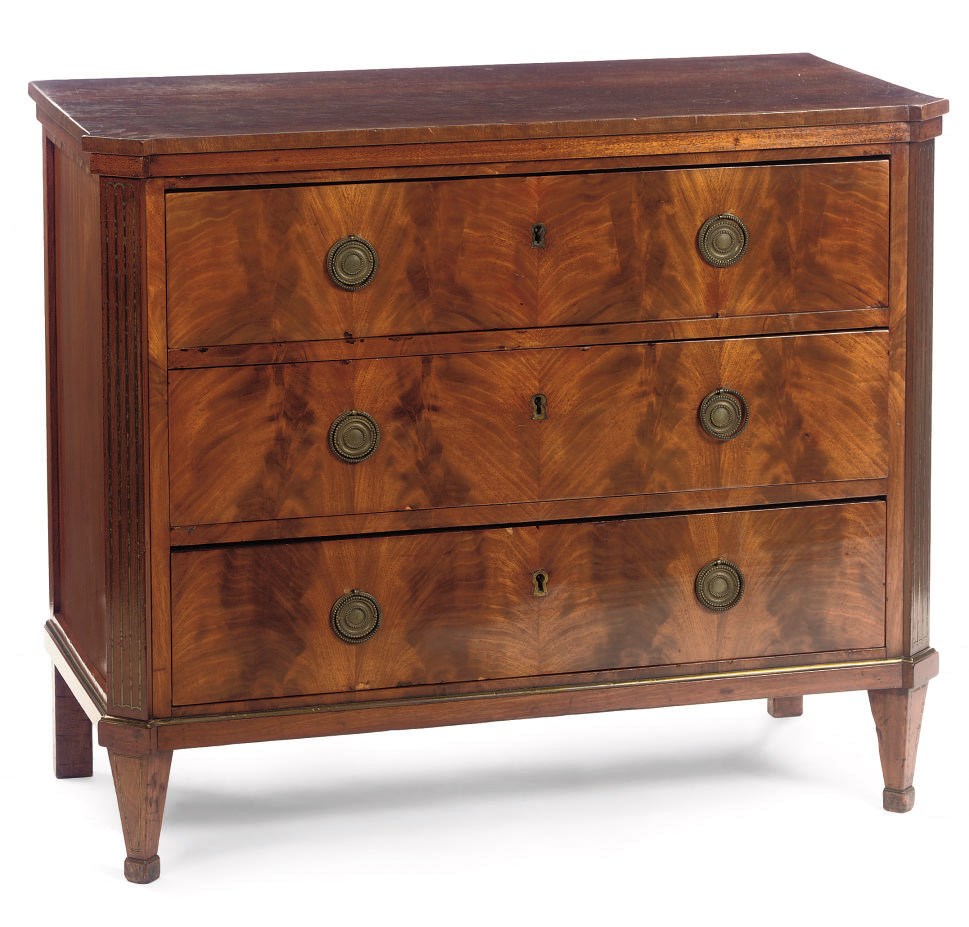 A BRASS BANDED MAHOGANY COMMODE