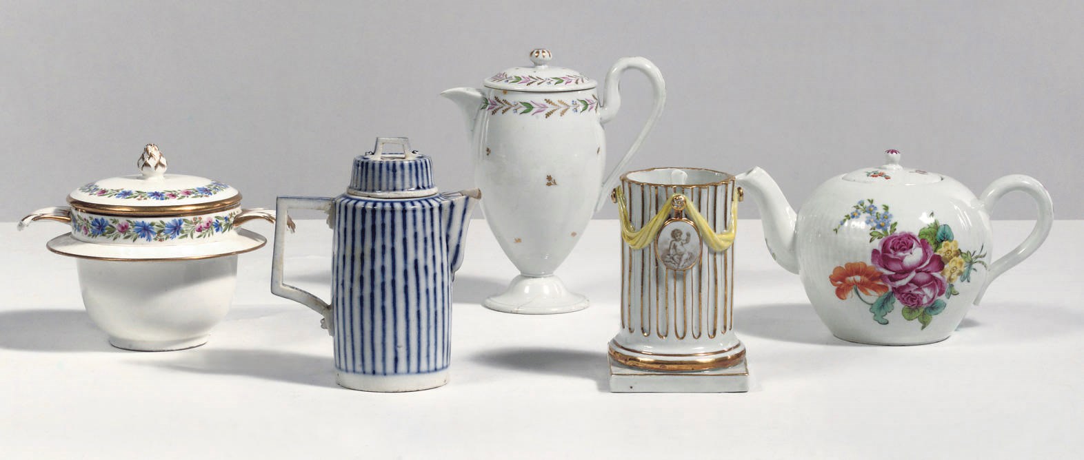 An assorted lot of mainly Thüringen porcelain objects