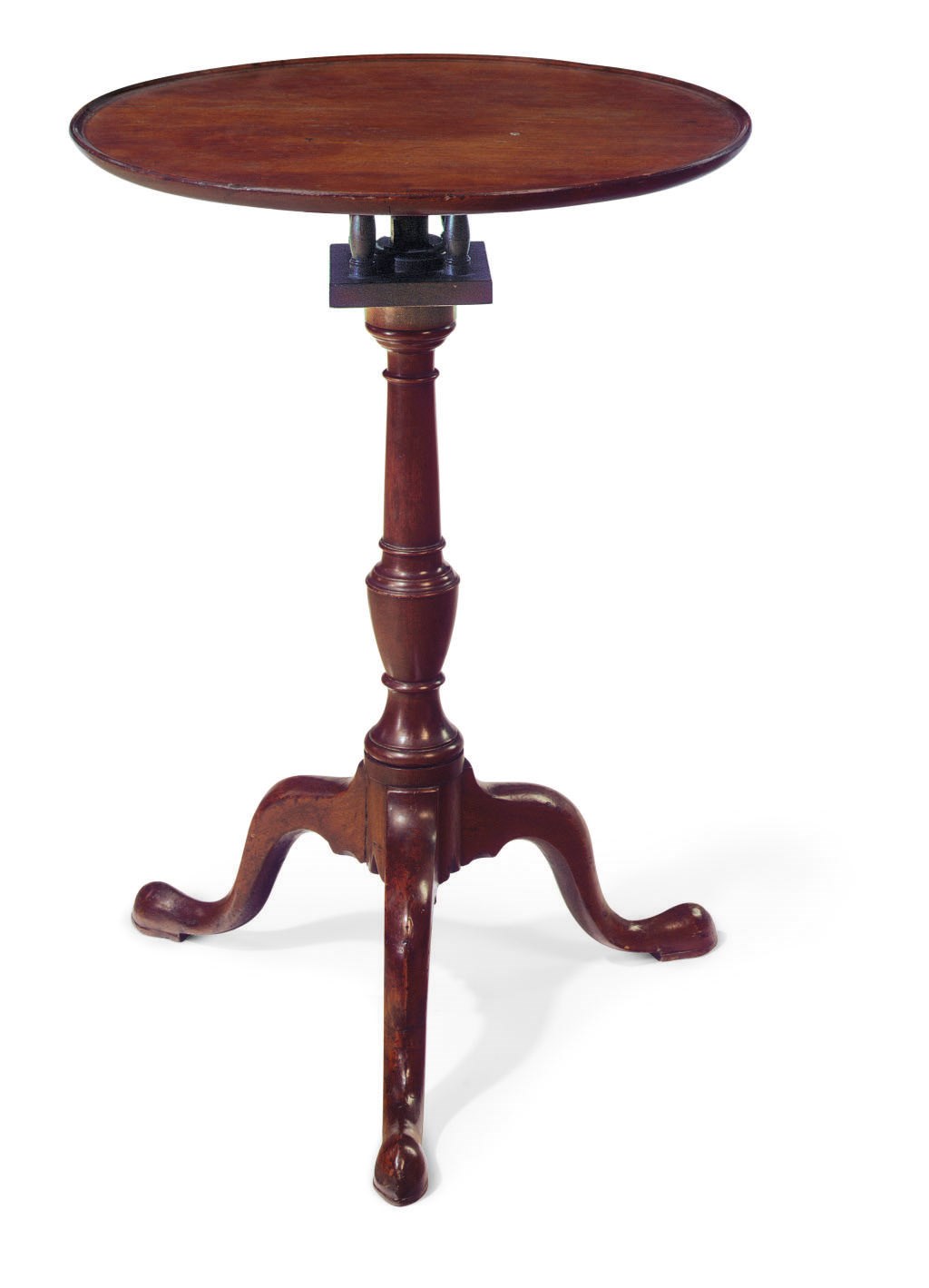 A CHIPPENDALE WALNUT CANDLESTAND