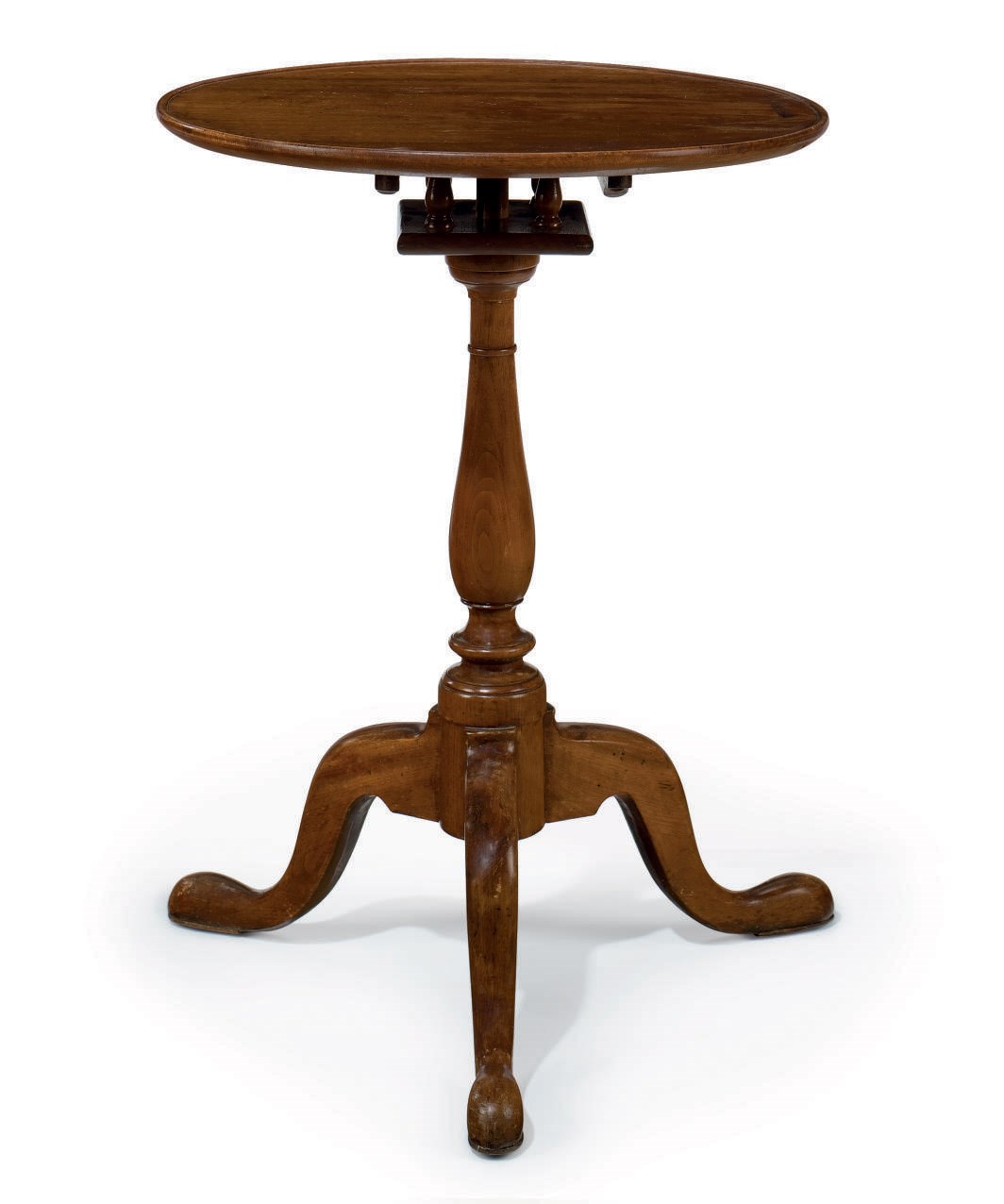 A QUEEN ANNE WALNUT TILT-TOP DISH-TOP CANDLESTAND