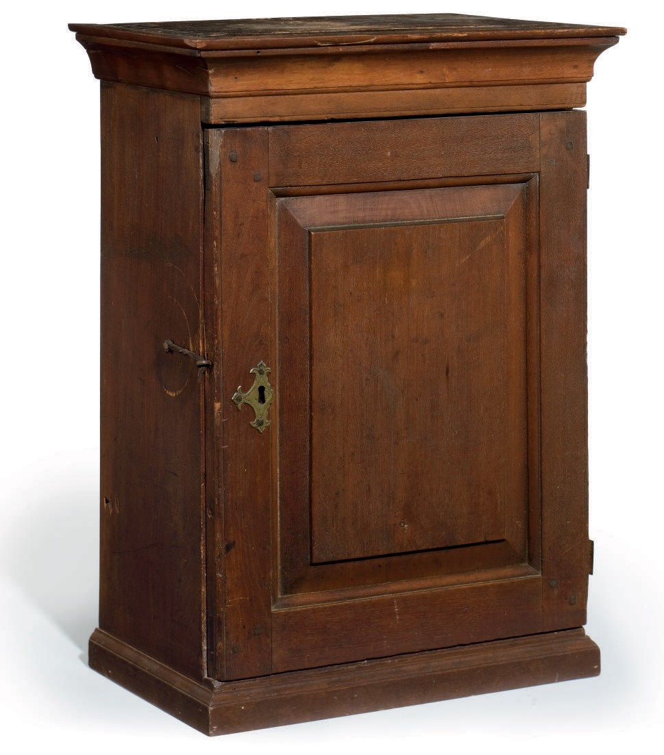 A CHIPPENDALE WALNUT HANGING CABINET
