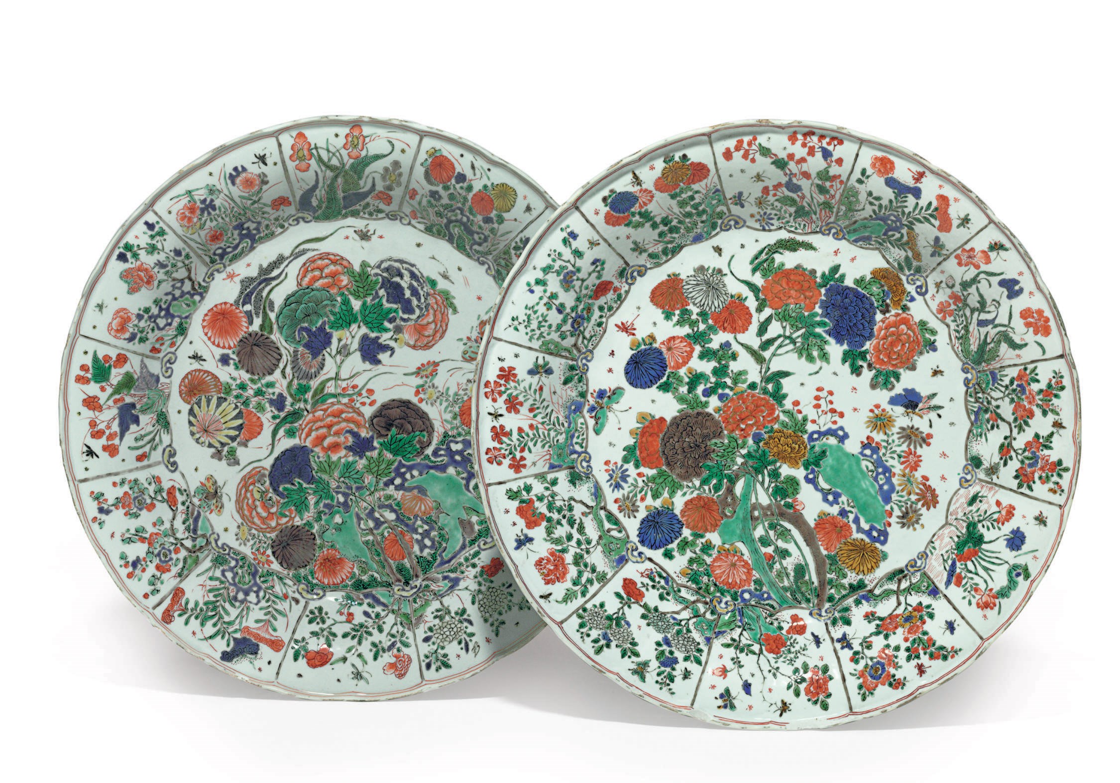 A LARGE PAIR OF FAMILLE VERTE DISHES