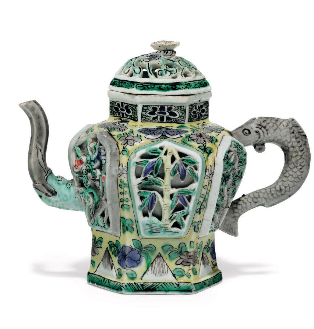 A FAMILLE VERTE TEAPOT AND COVER