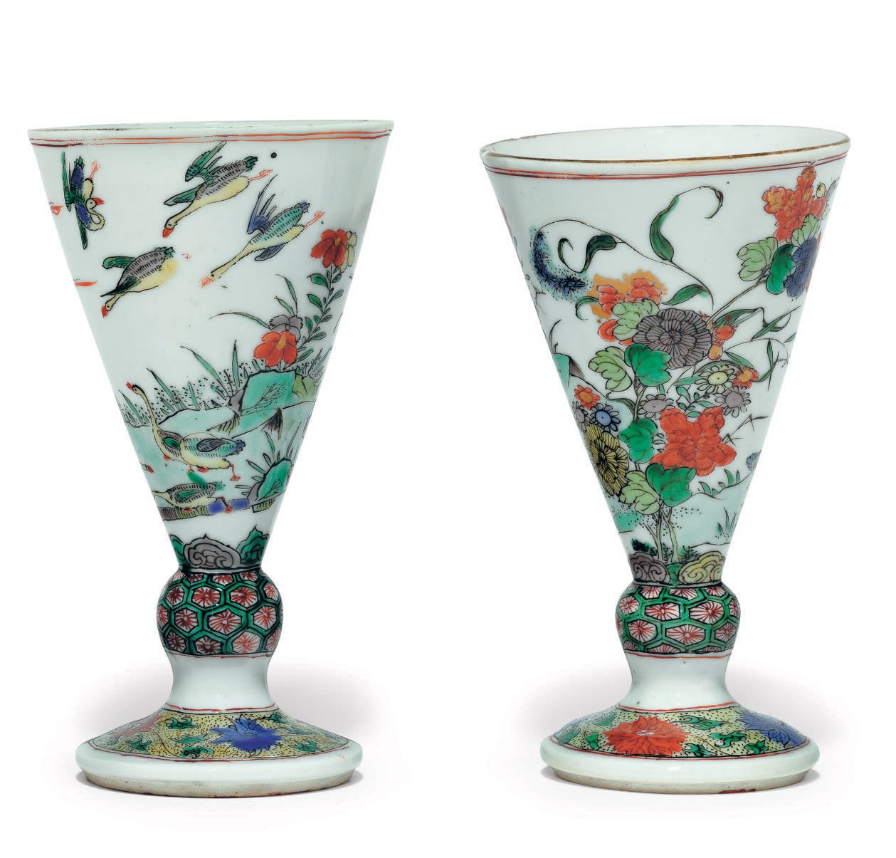 A PAIR OF FAMILLE VERTE GOBLETS