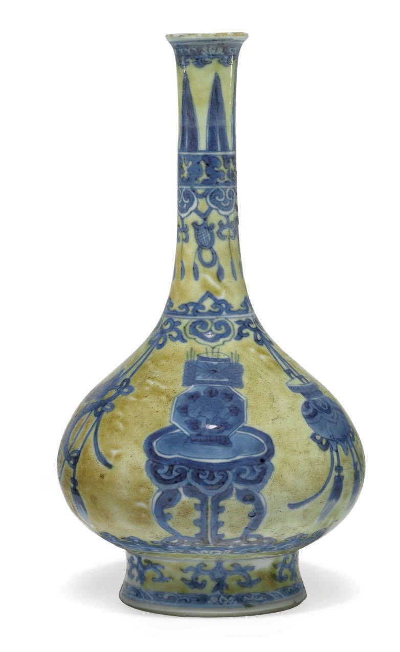 AN UNUSUAL YELLOW-GROUND UNDERGLAZE BLUE VASE