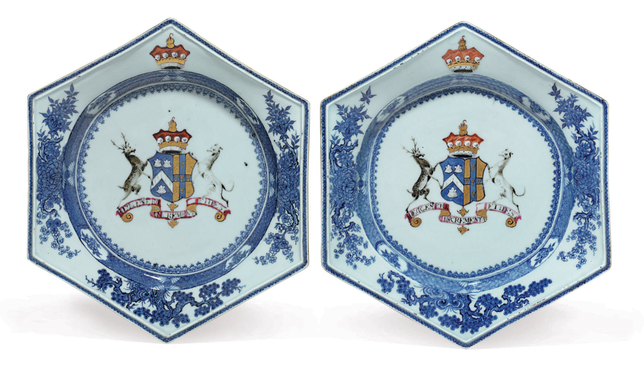A PAIR OF FAMILLE ROSE AND UNDERGLAZE BLUE ARMORIAL CHARGERS