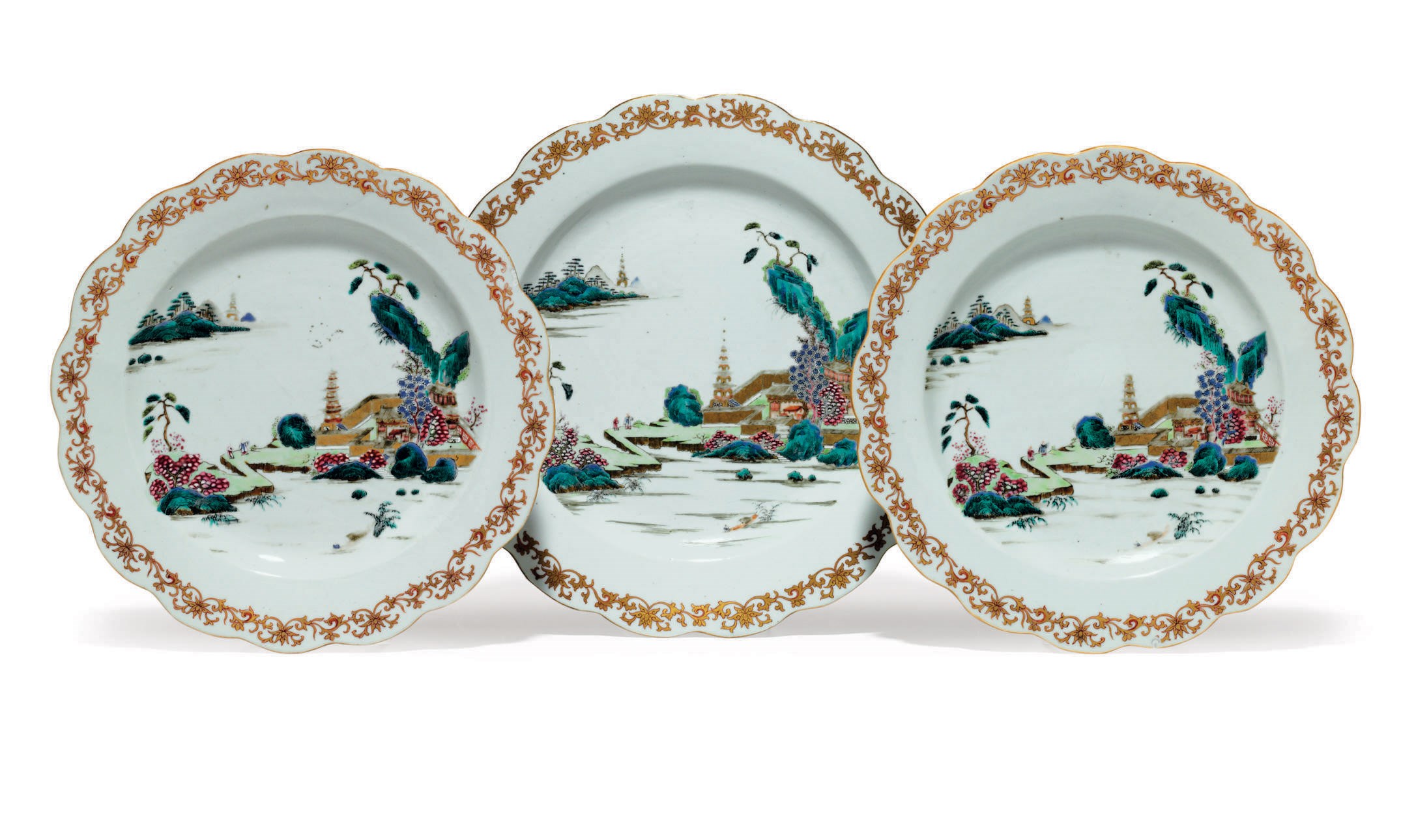 THREE FAMILLE ROSE SCALLOPED CHARGERS