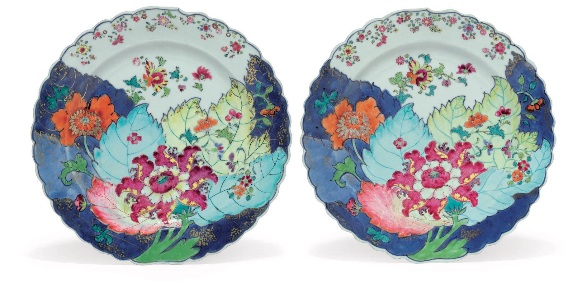 A PAIR OF TOBACCO LEAF PLATES