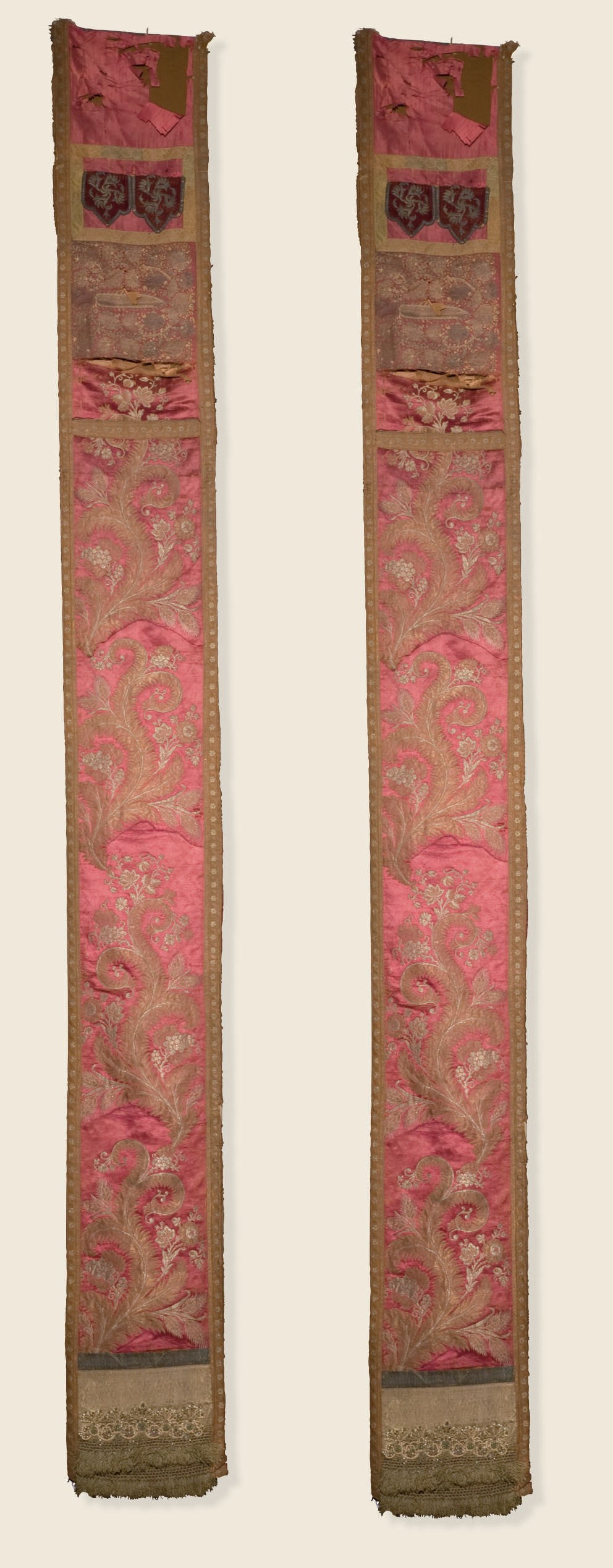 PAIRE DE PENTES D'EPOQUE NEOCLASSIQUE